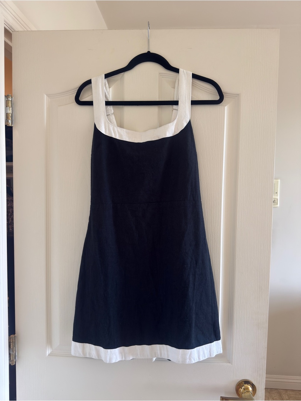 Abercrombie & Fitch Black and White Sleeveless A-Line Dress
